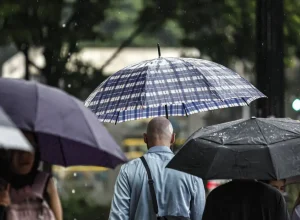 Tempestades por passagem de ciclone ainda ameaçam três estados