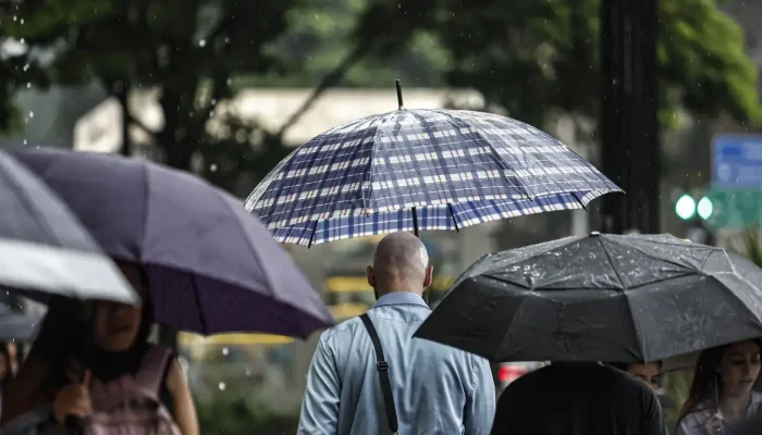 Tempestades por passagem de ciclone ainda ameaçam três estados