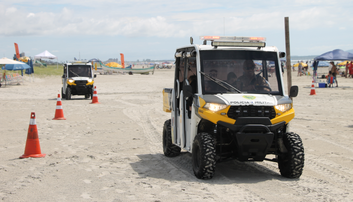 Policiais usam UTVs para aproximar PMPR das famílias em Ipanema
