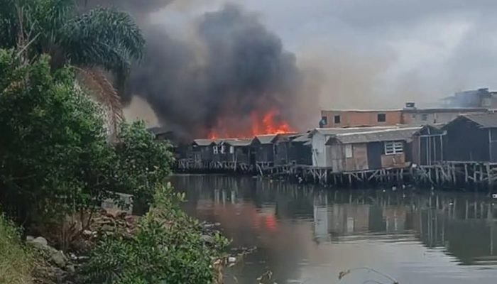 incendio-atinge-casas-na-regiao-da-zona-noroeste.jpg