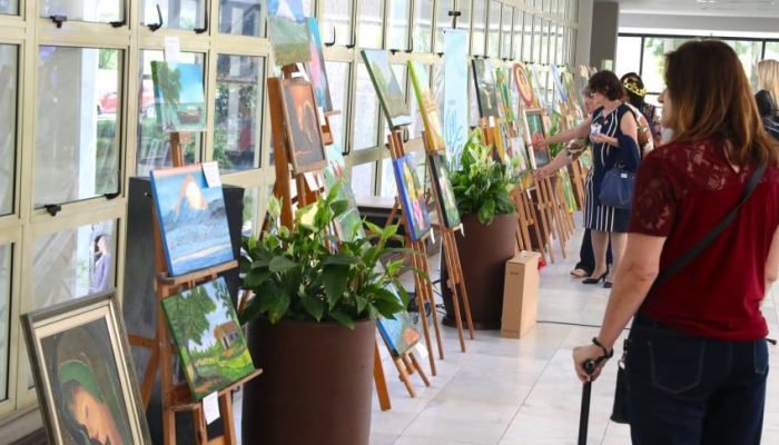 Exposição de pinturas de idosos destaca participação na Alep