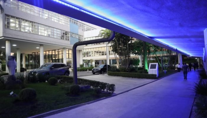 Calendário de iluminações da Alep apoia causas humanitárias e de saúde