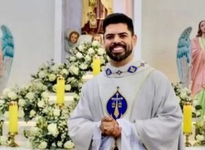 Padre some antes de missa e é achado morto na casa paroquial