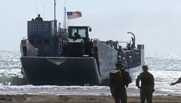 Fuzileiros Navais dos EUA Desembarcam em Porto Rico, Próximo à Venezuela