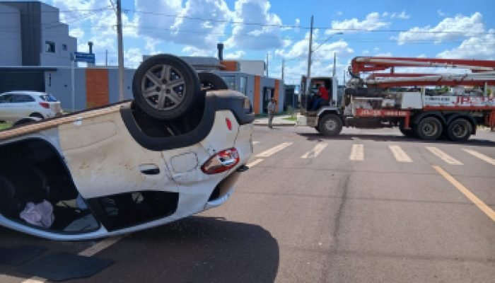 motorista-fica-ferida-apos-caminhao-atingir-carro-no-loteamento-recanto-tropical-em-cascavel.jpeg