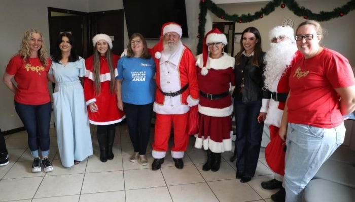 Conselho da Alep entrega presentes de Natal à Fepe