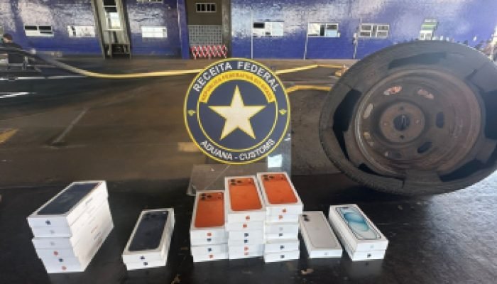 receita-federal-apreende-r-180-mil-em-celulares-escondidos-em-estepe-na-ponte-da-amizade.jpeg