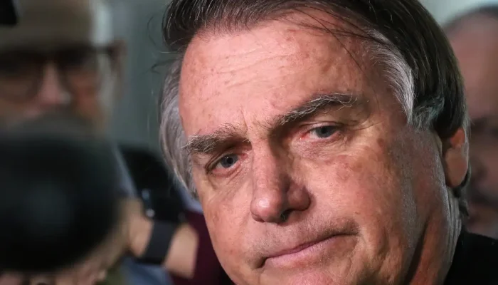 Bolsonaro passa por cirurgia de hérnia inguinal nesta quinta